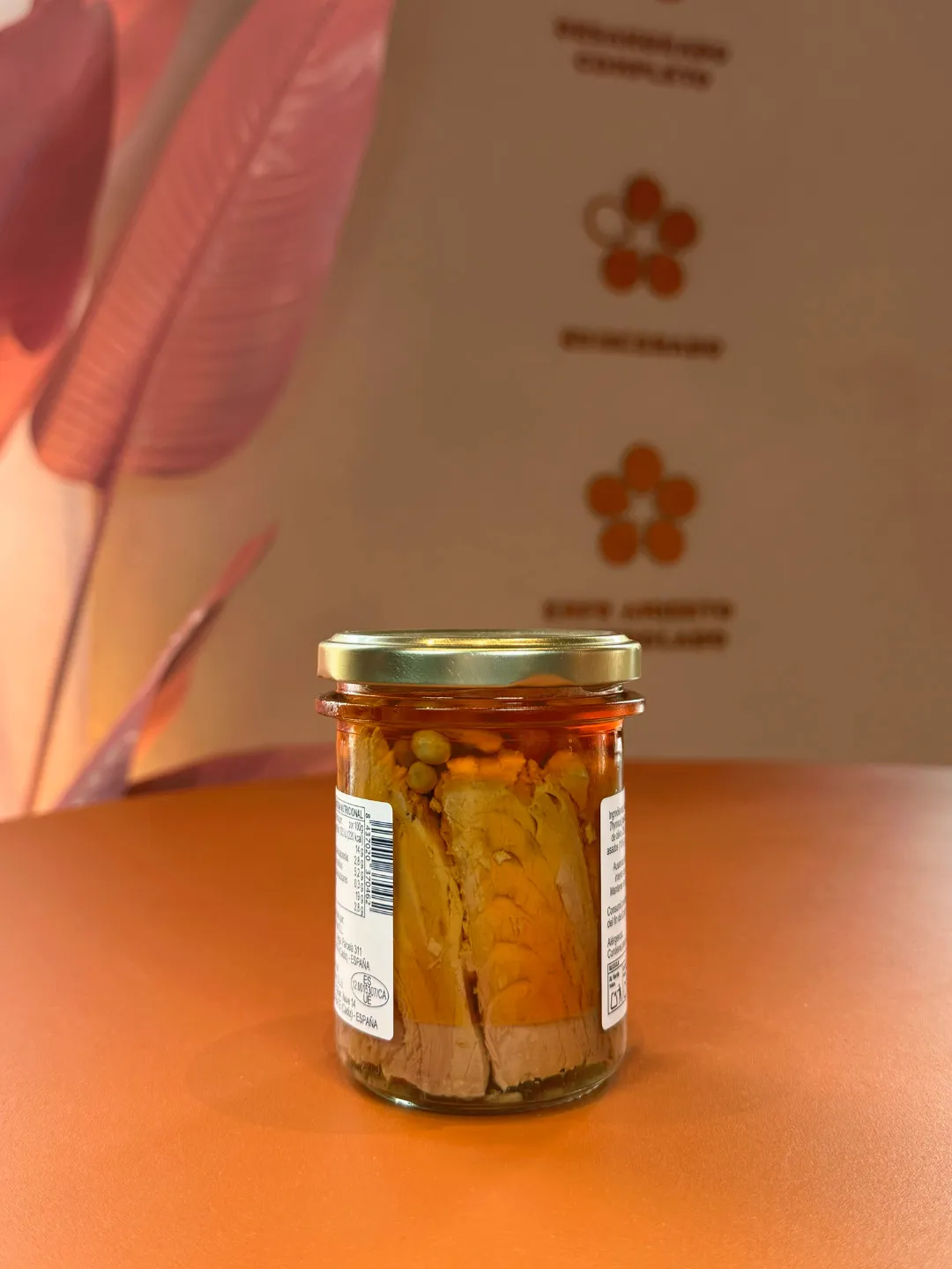 Conserva de morrillo de atún rojo salvaje con pimientos y guisantes en aceite de oliva